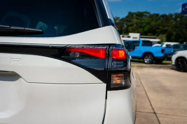 New 2026 Crystal White Pearl Subaru Premium image 17