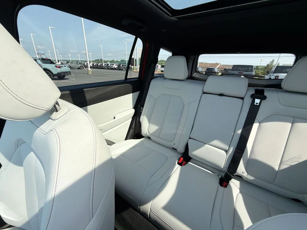 New 2026 Red Hot Pearl-Coat Exterior Paint Jeep Limited image 12