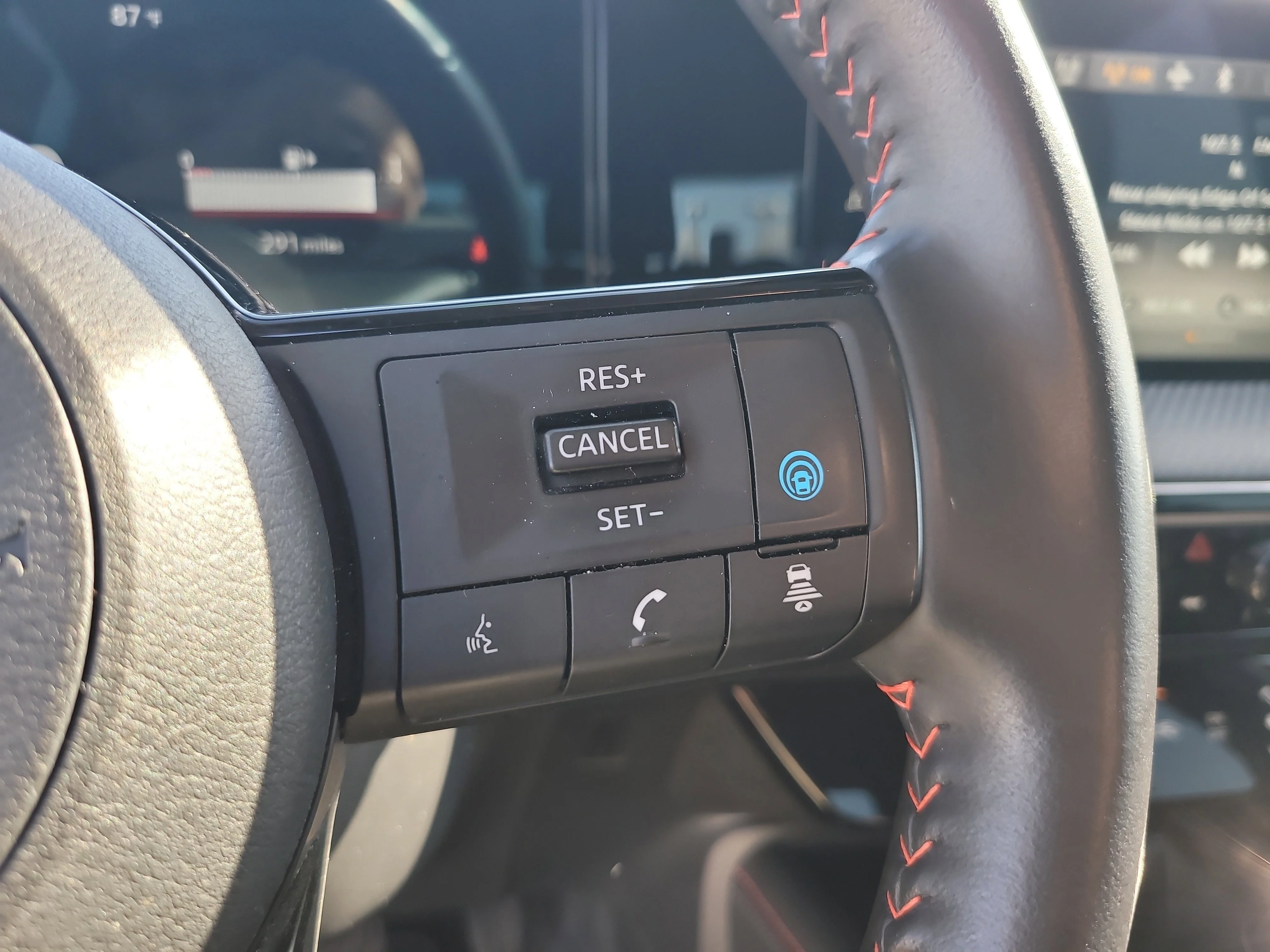 Used 2025 Aspen White Tricoat Nissan SR image 27