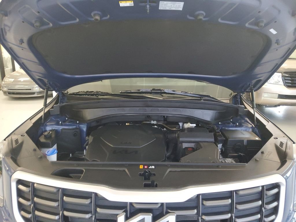 Used 2025 Black Kia S image 21