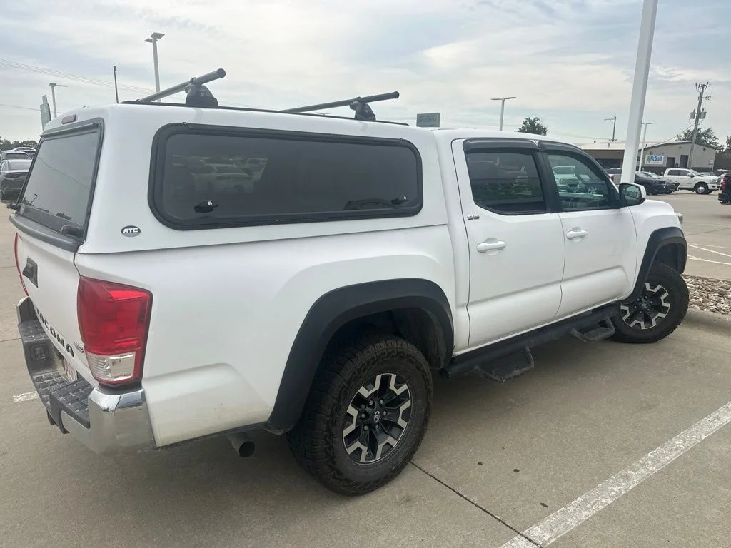 Used 2017 White Toyota SR5 image 5