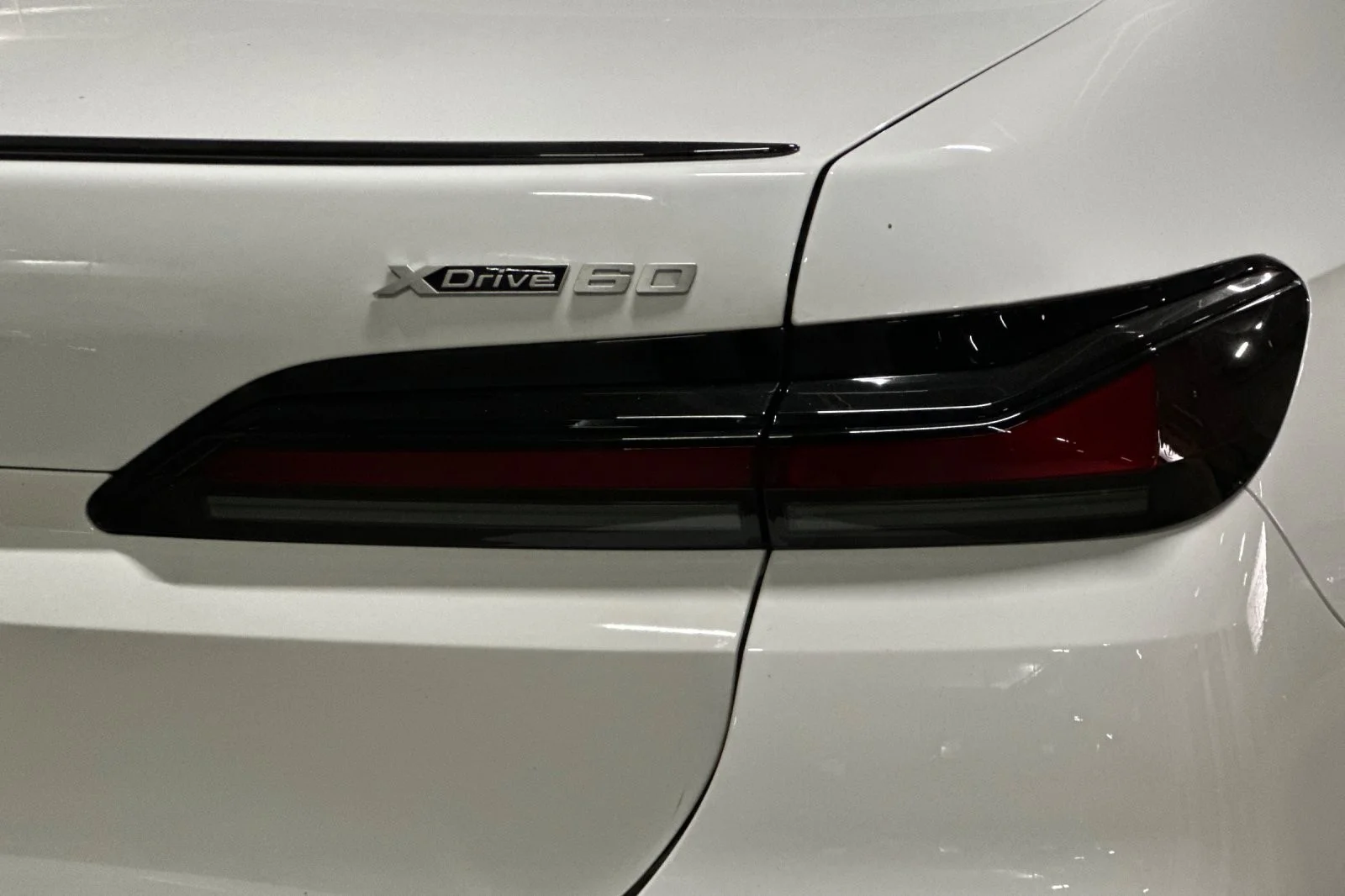 New 2026 Alpine White BMW xDrive60 image 26