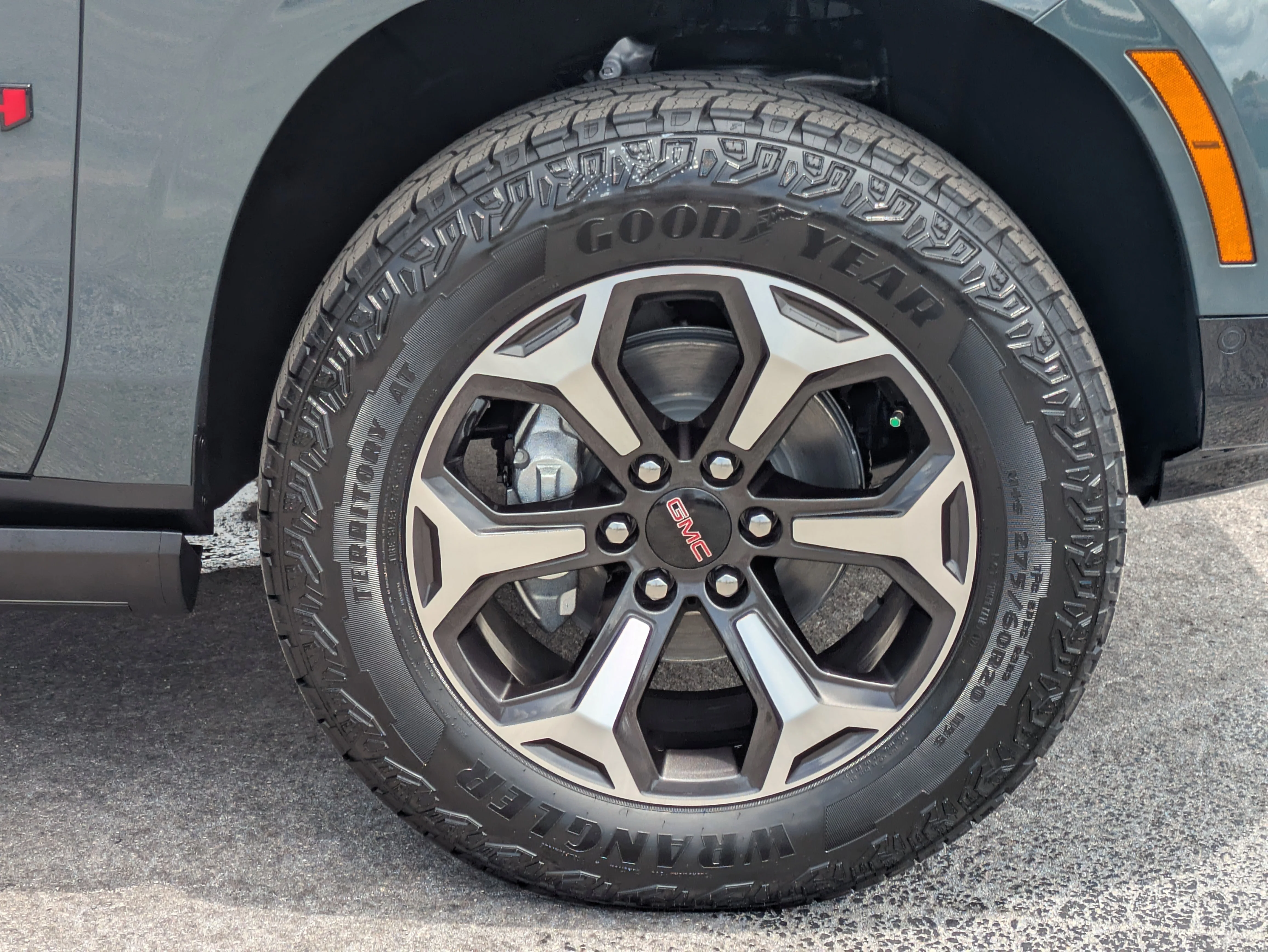 2026 GMC Yukon XL AT4 Ultimate - Photo 13
