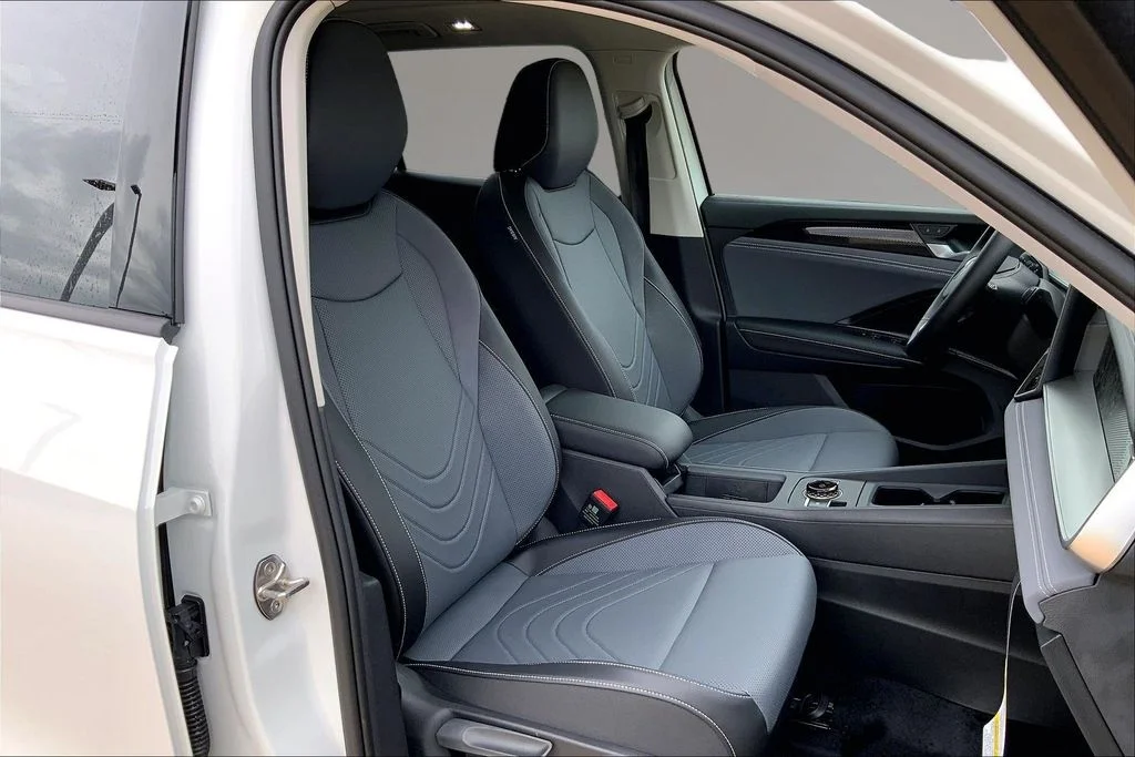 New 2026 Pure White Volkswagen 2.0T SE image 11
