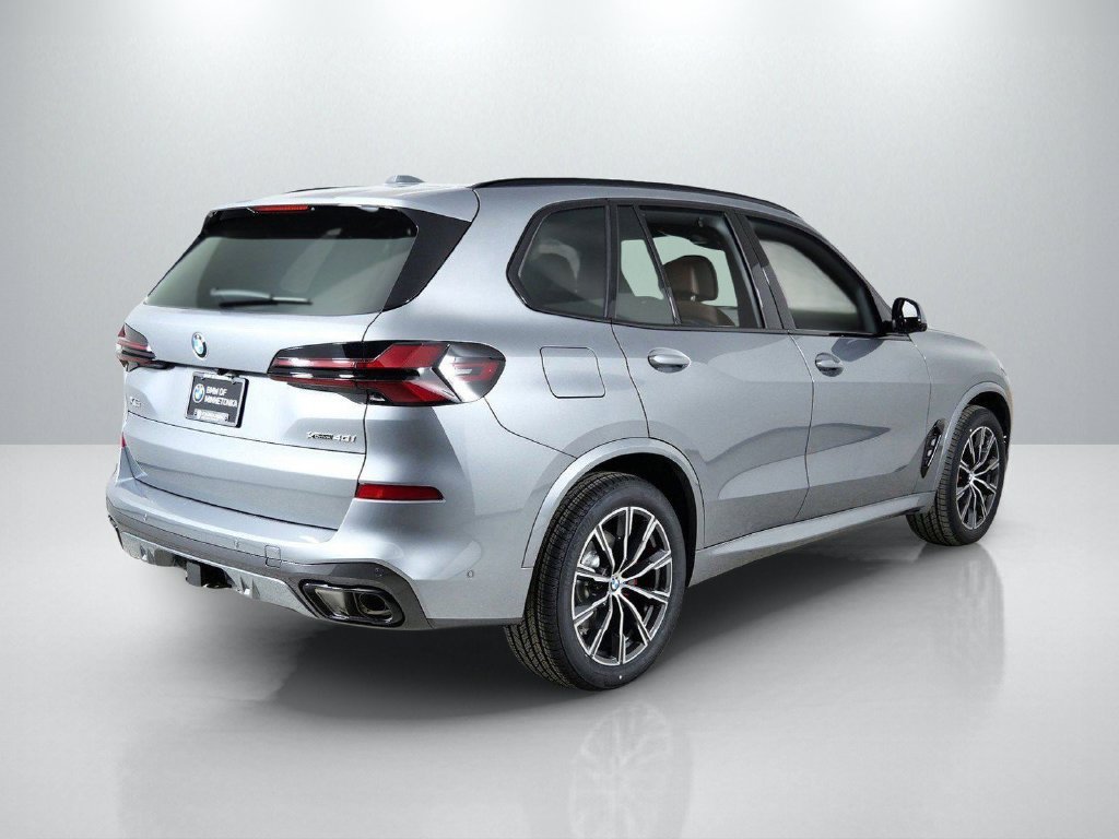 Used 2026 Skyscraper Grey Metallic BMW xDrive40i image 10