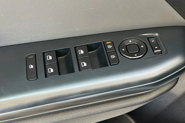 2025 Kia K4 LXS - Photo 12