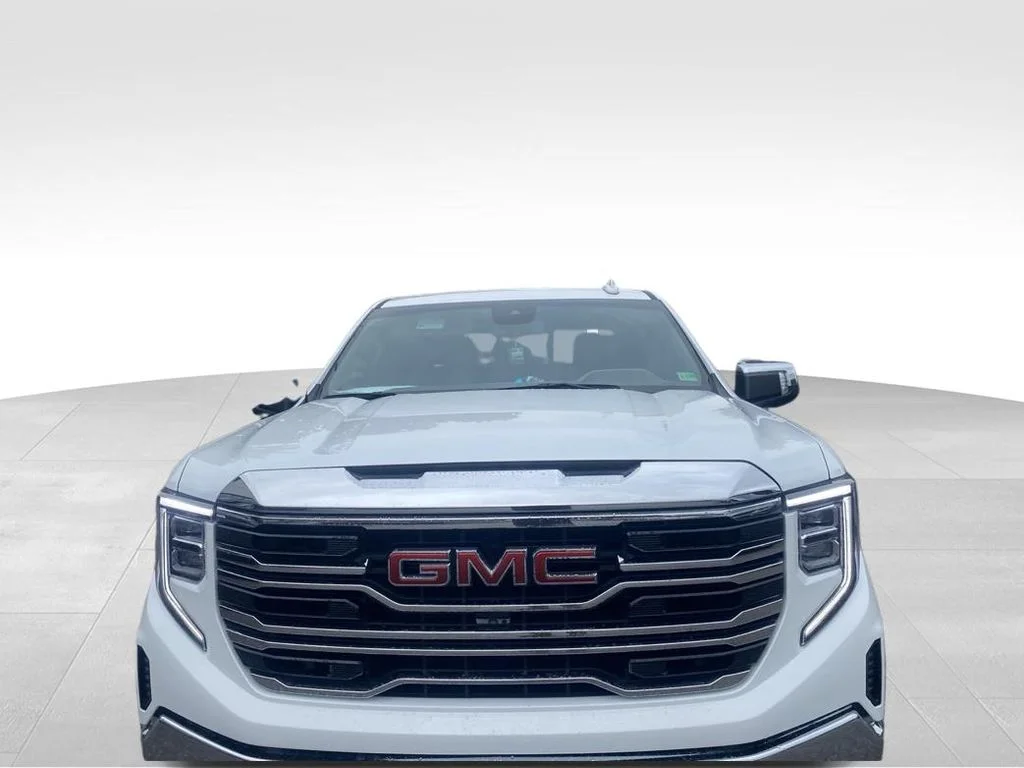 Used 2025 White GMC SLT image 11
