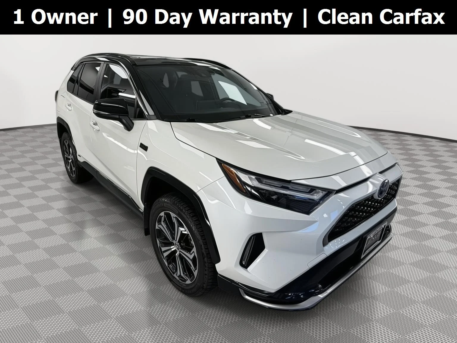 Used 2022 Blizzard Pearl w/Midnight Black Metallic Roof Toyota XSE image 1