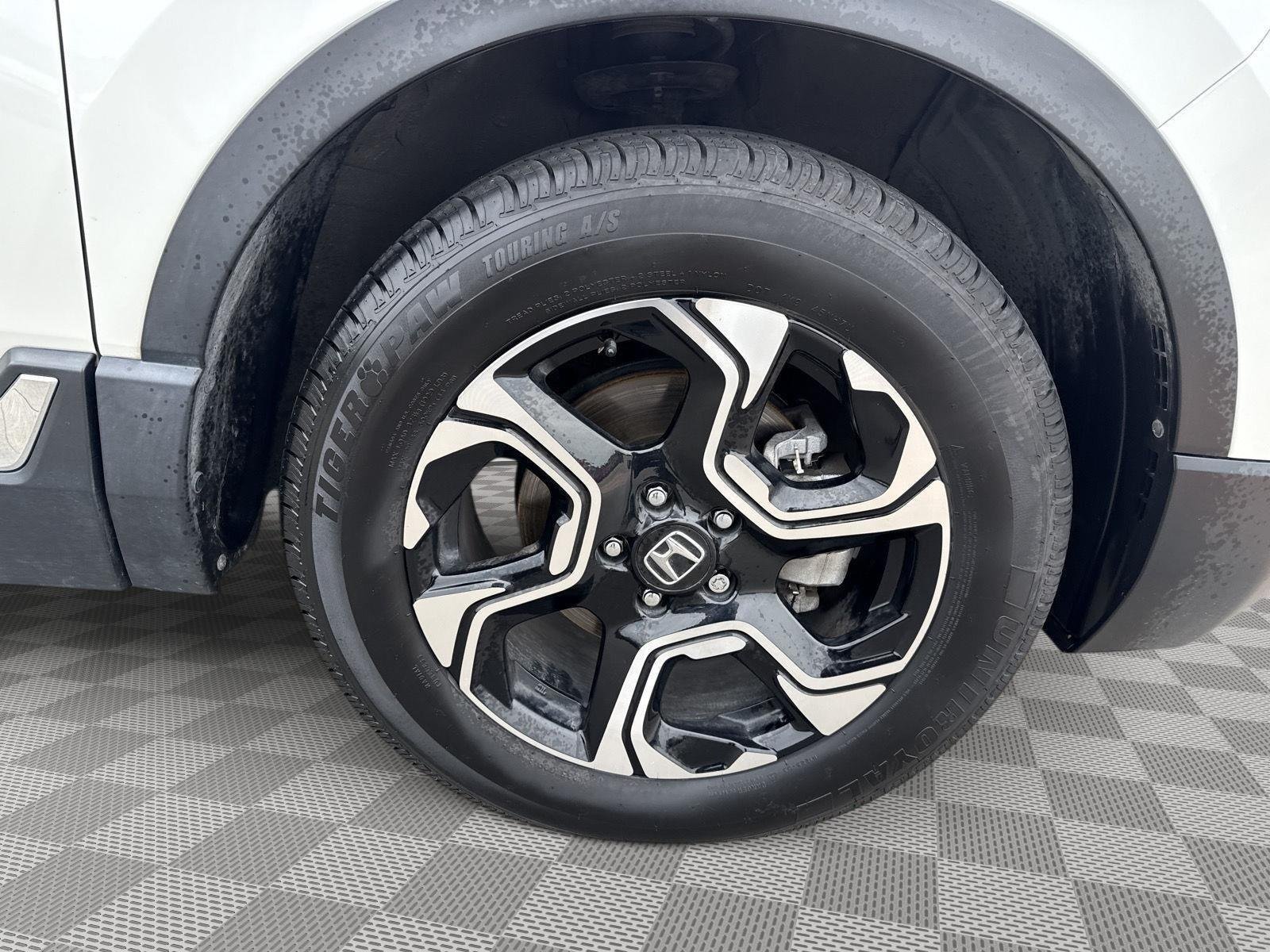 Used 2018 White Diamond Pearl Honda Touring image 7