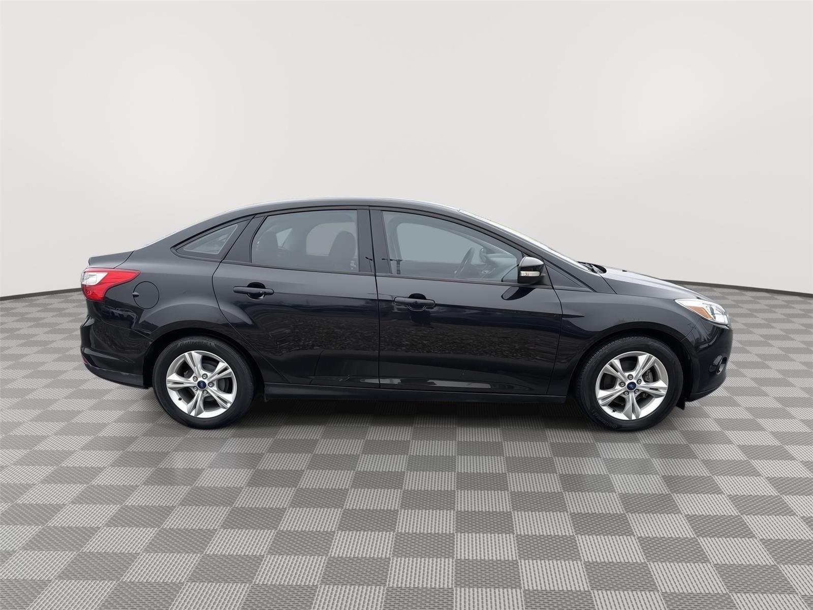 Used 2013 Tuxedo Black Metallic Ford SE image 14