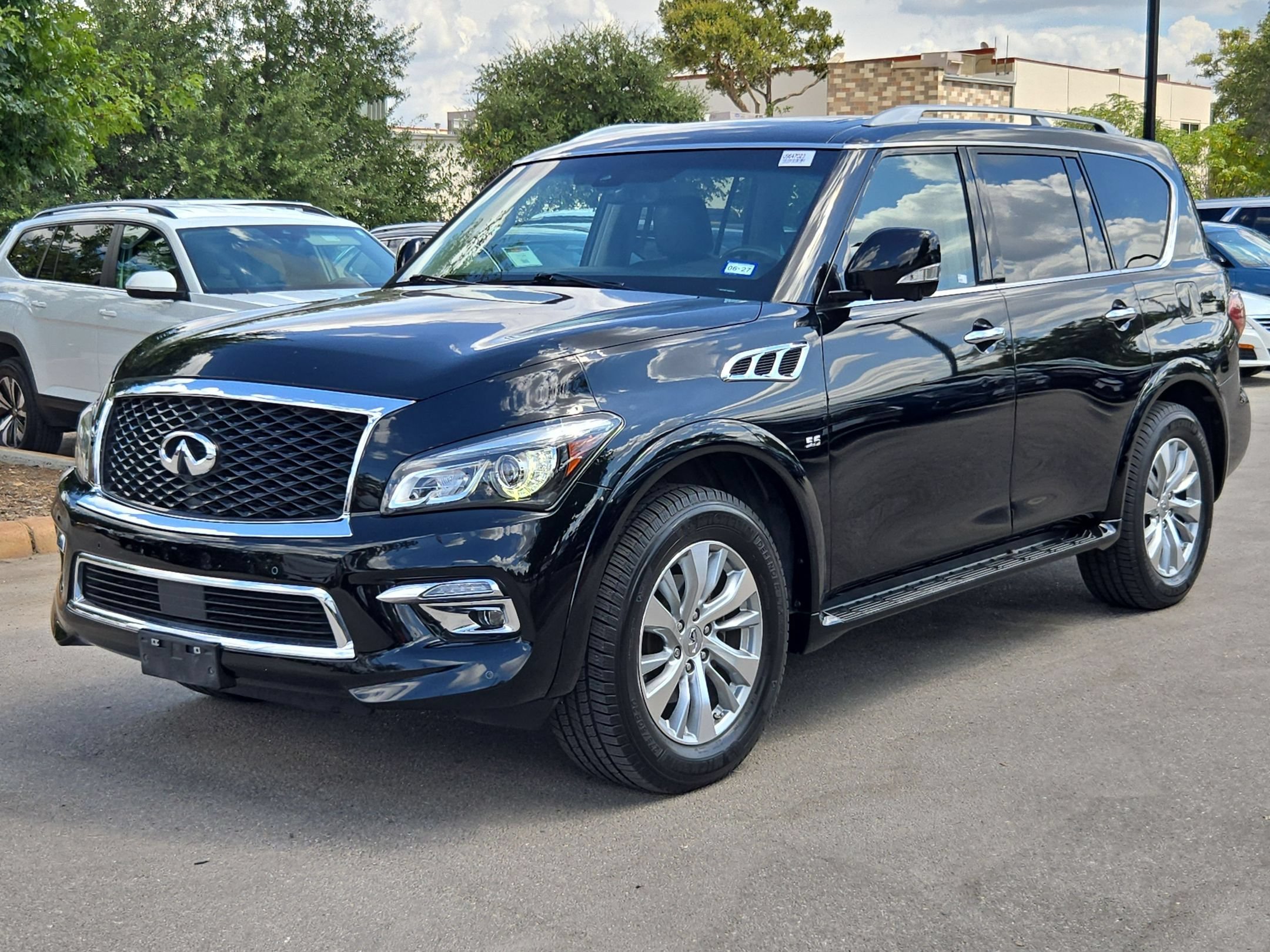 Used 2017 Black Obsidian INFINITI Base image 8
