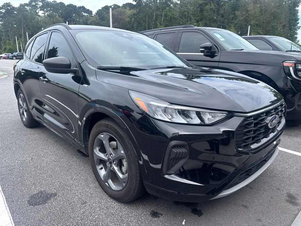 Used 2023 Agate Black Metallic Ford ST-Line image 1