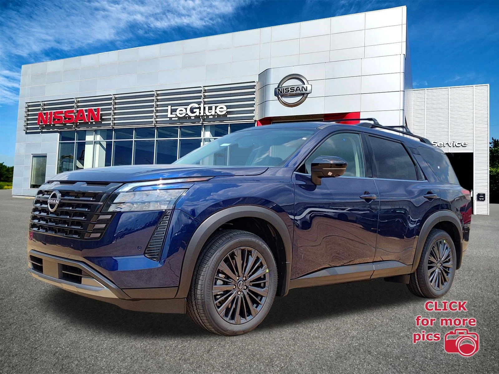 2026 Nissan Pathfinder SL 2WD's photo