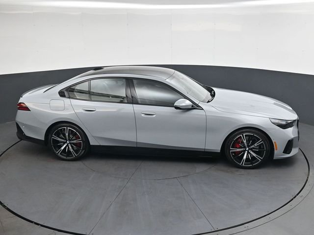 Used 2026 Gray BMW 550e xDrive image 24