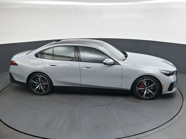 Used 2026 Gray BMW 550e xDrive image 24