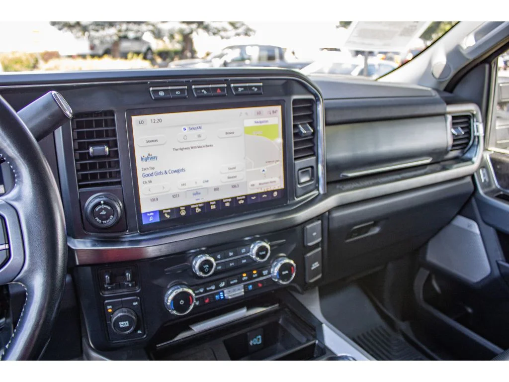 Used 2023 AGATE BLACK Ford LARIAT image 42