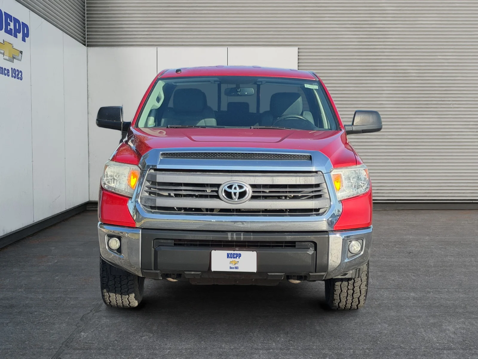 Used 2015 Barcelona Red Metallic Toyota SR5 image 8