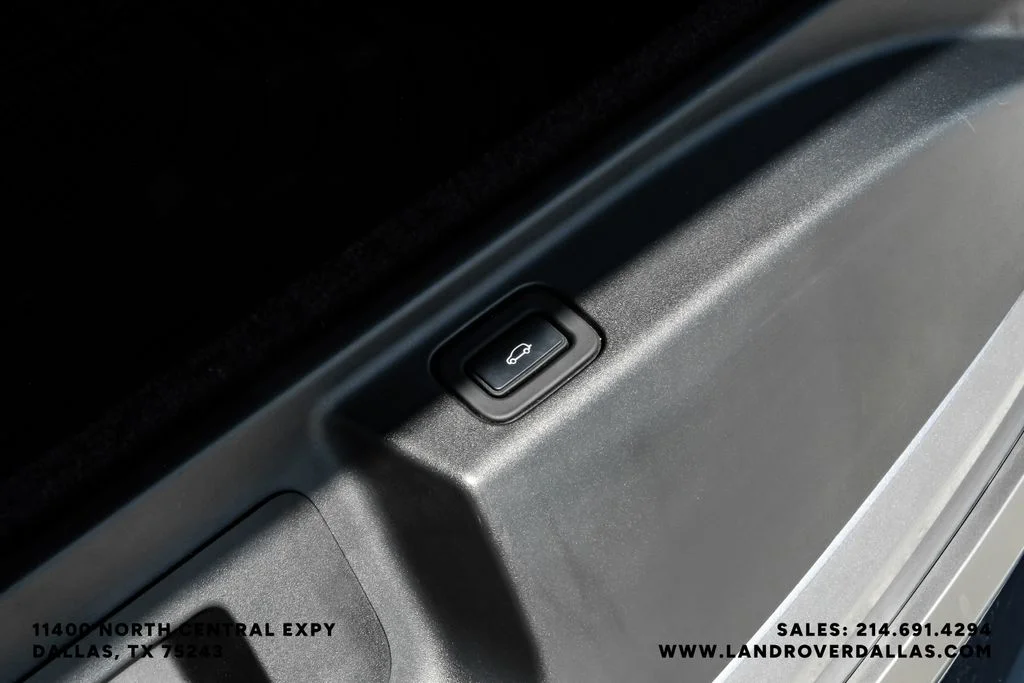 Used 2023 Grey Land Rover SE image 56