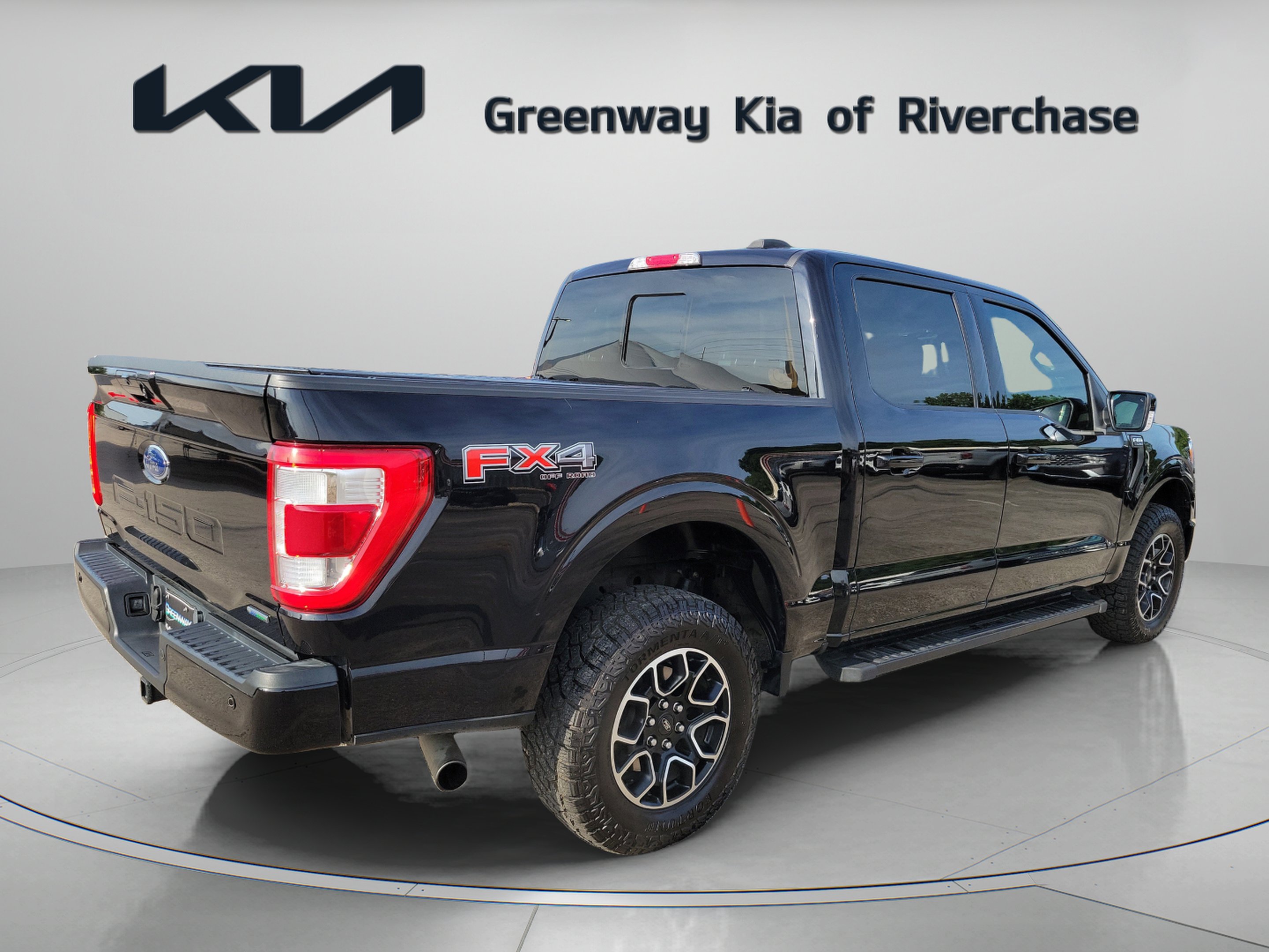 Used 2022 Black Metallic Ford Lariat image 6