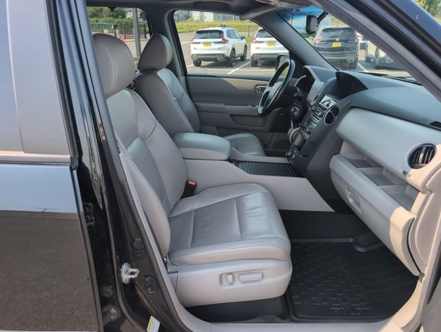 Used 2012 Crystal Black Pearl Honda Touring image 10