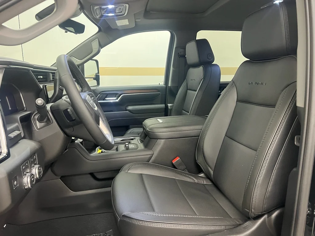 2026 GMC Sierra 3500HD Denali - Photo 6