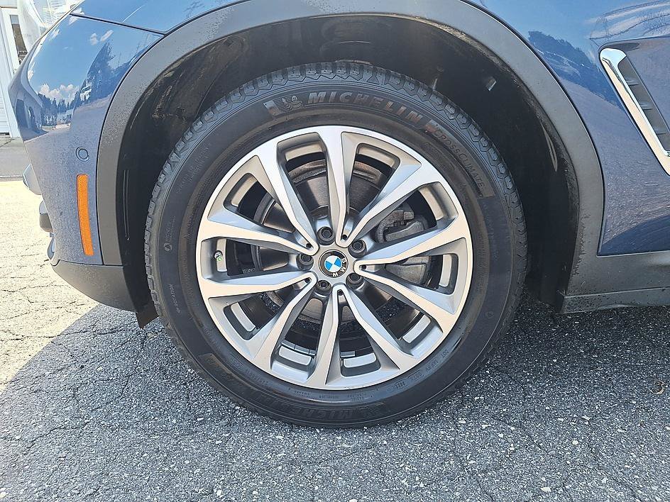 Used 2019 Blue Metallic BMW xDrive30i image 8