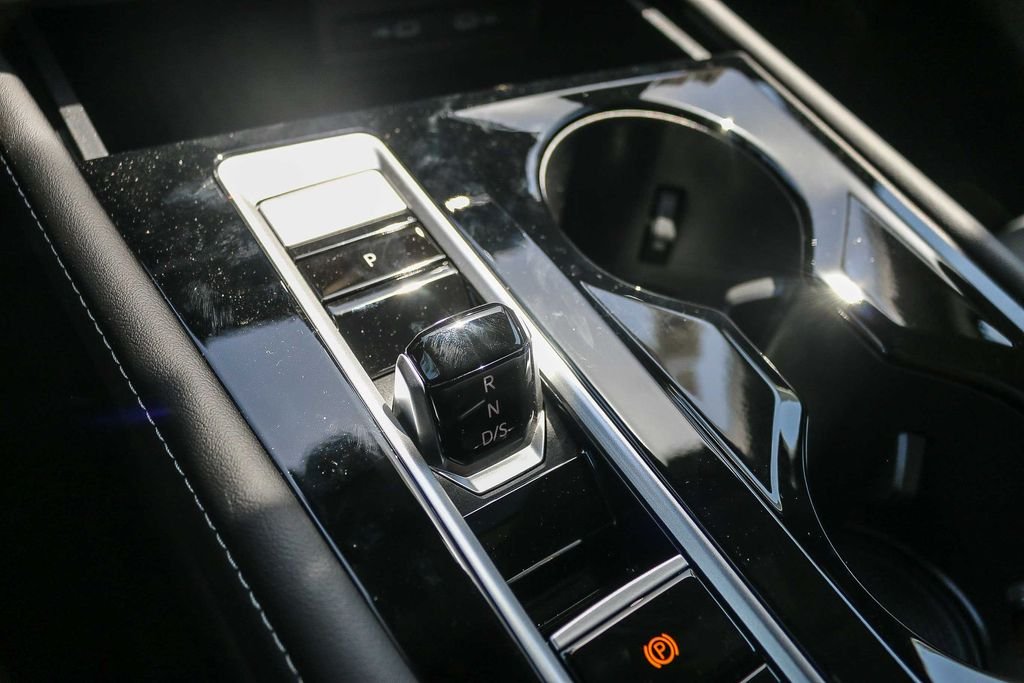 New 2026 Silver Volkswagen 2.0T SE w/Technology image 28