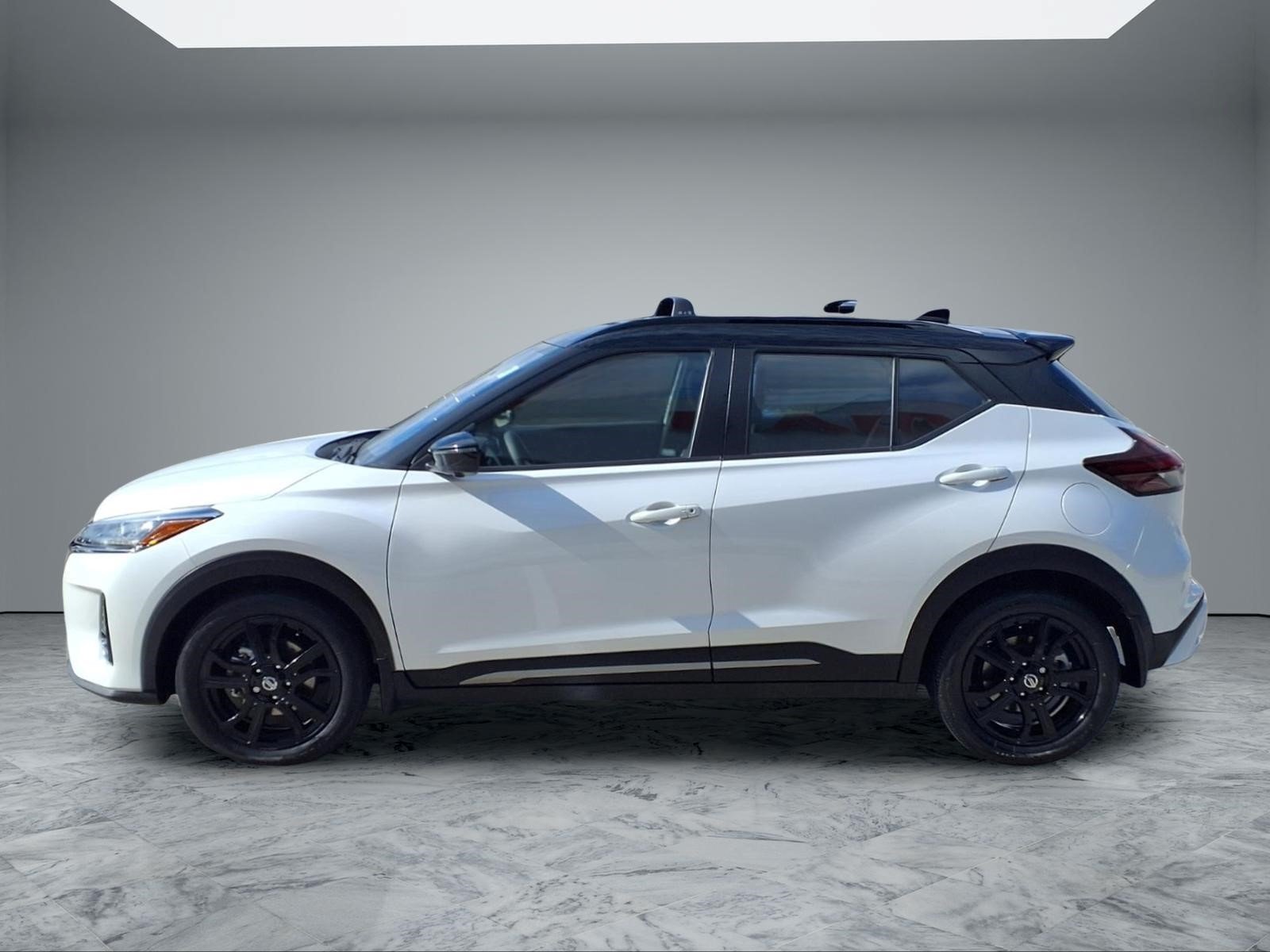 Used 2021 Aspen White/Super Black Nissan SR image 4