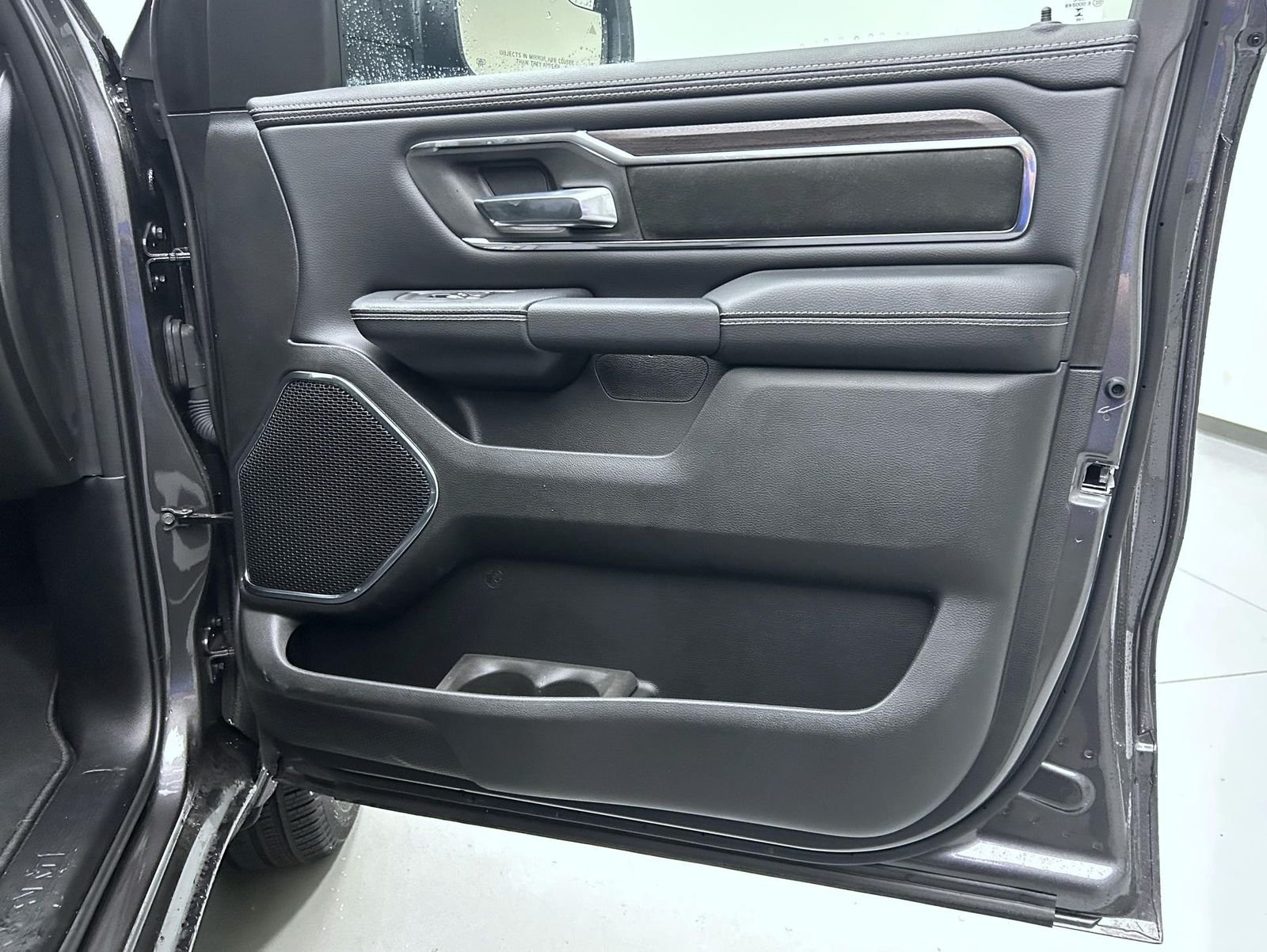 New 2026 Granite Crystal Metallic Clear-Coat Exterior Paint RAM Laramie image 16