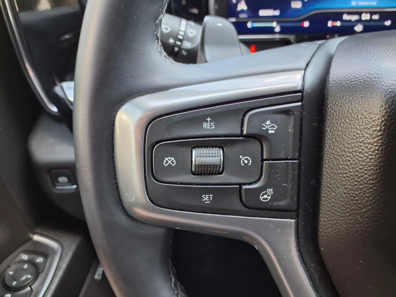 Used 2024 Summit White Chevrolet RST image 11