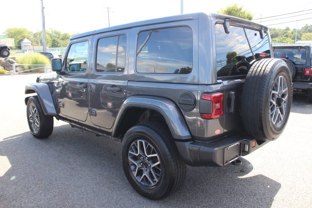 Used 2025 Gray Jeep Sahara image 27