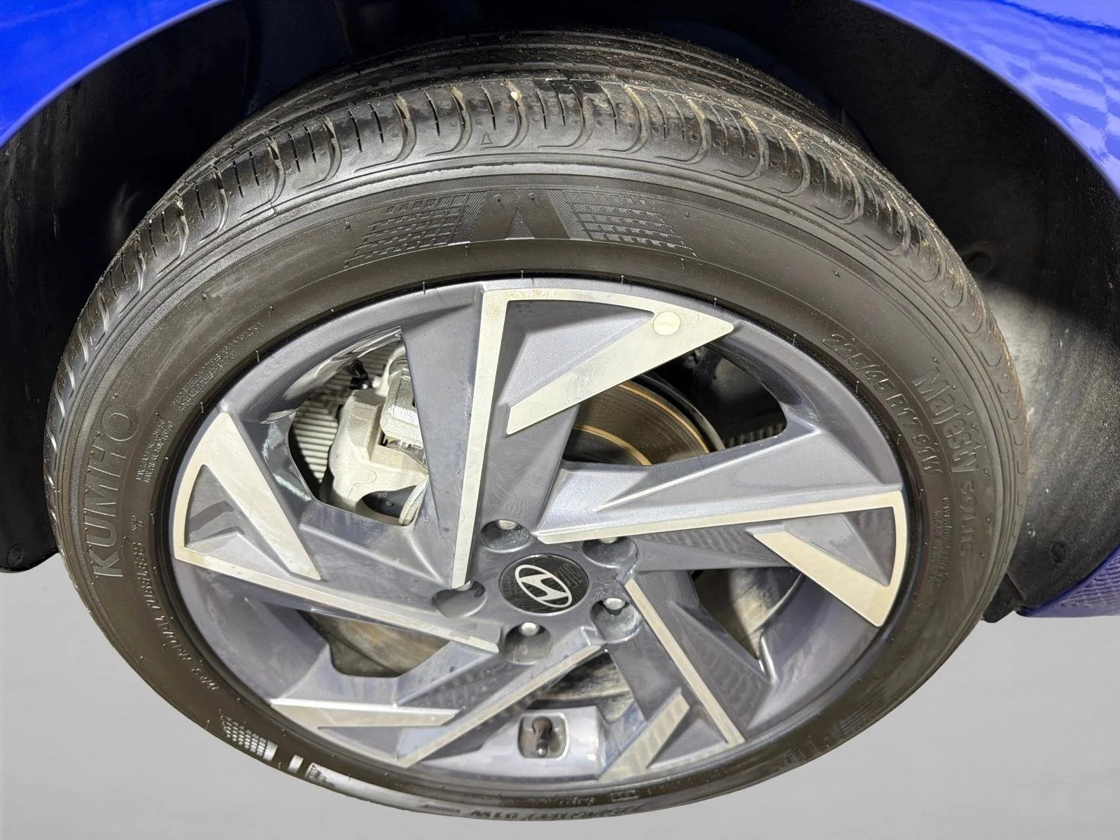 Used 2025 Gray Hyundai SEL Sport image 17