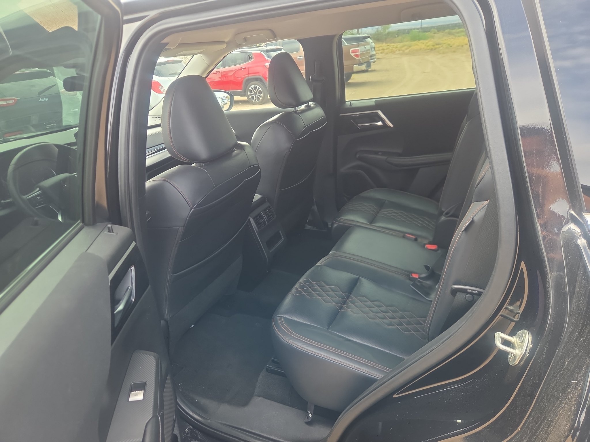 Used 2022 Labrador Black Pearl Mitsubishi ES image 12