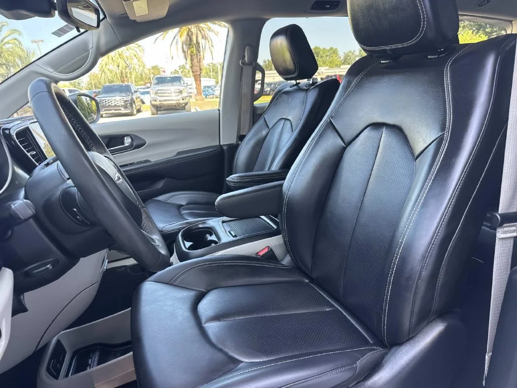 Used 2023 White Chrysler Touring L image 31