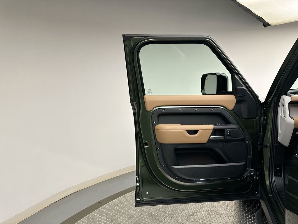 New 2026 Woolstone Green Metallic Land Rover S image 9