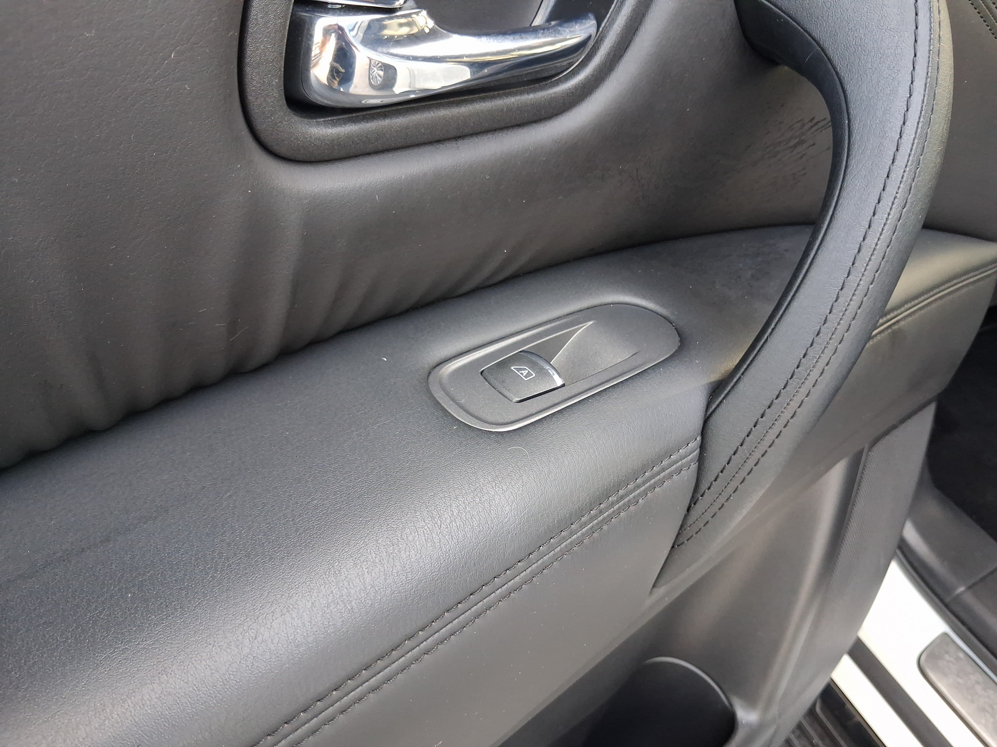Certified Used 2022 White Nissan SL image 12