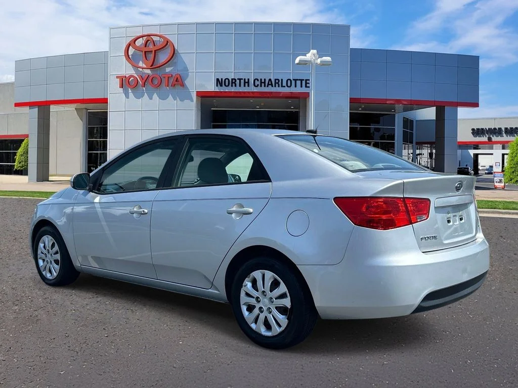 Used 2011 Silver Kia EX image 4