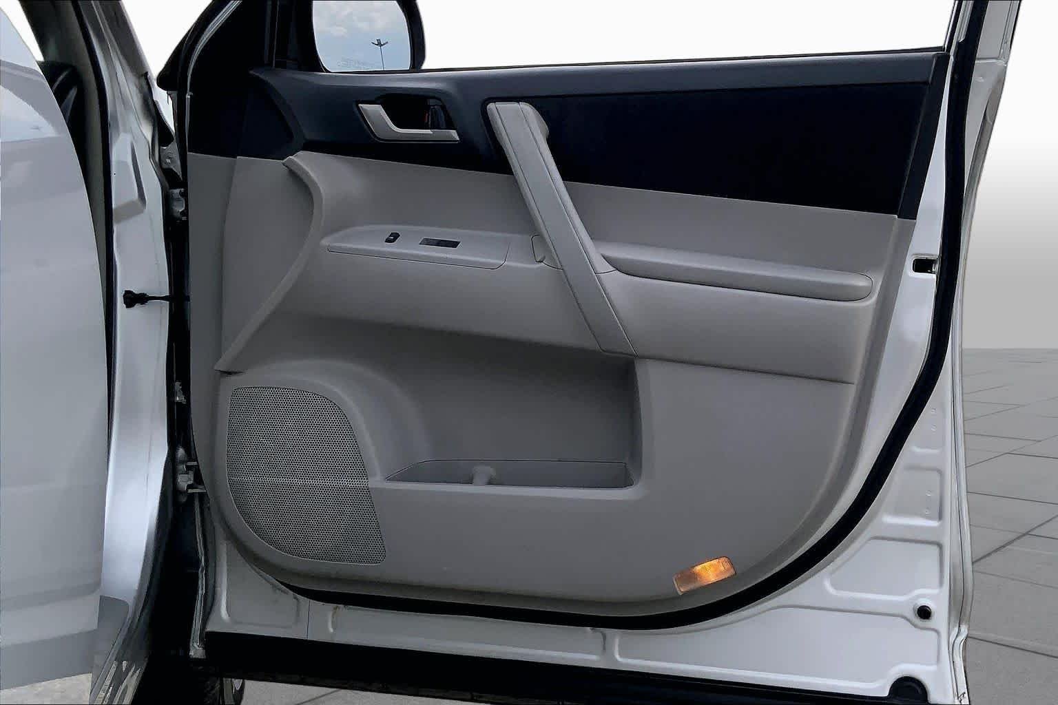 Used 2013 Classic Silver Metallic Toyota Plus image 21