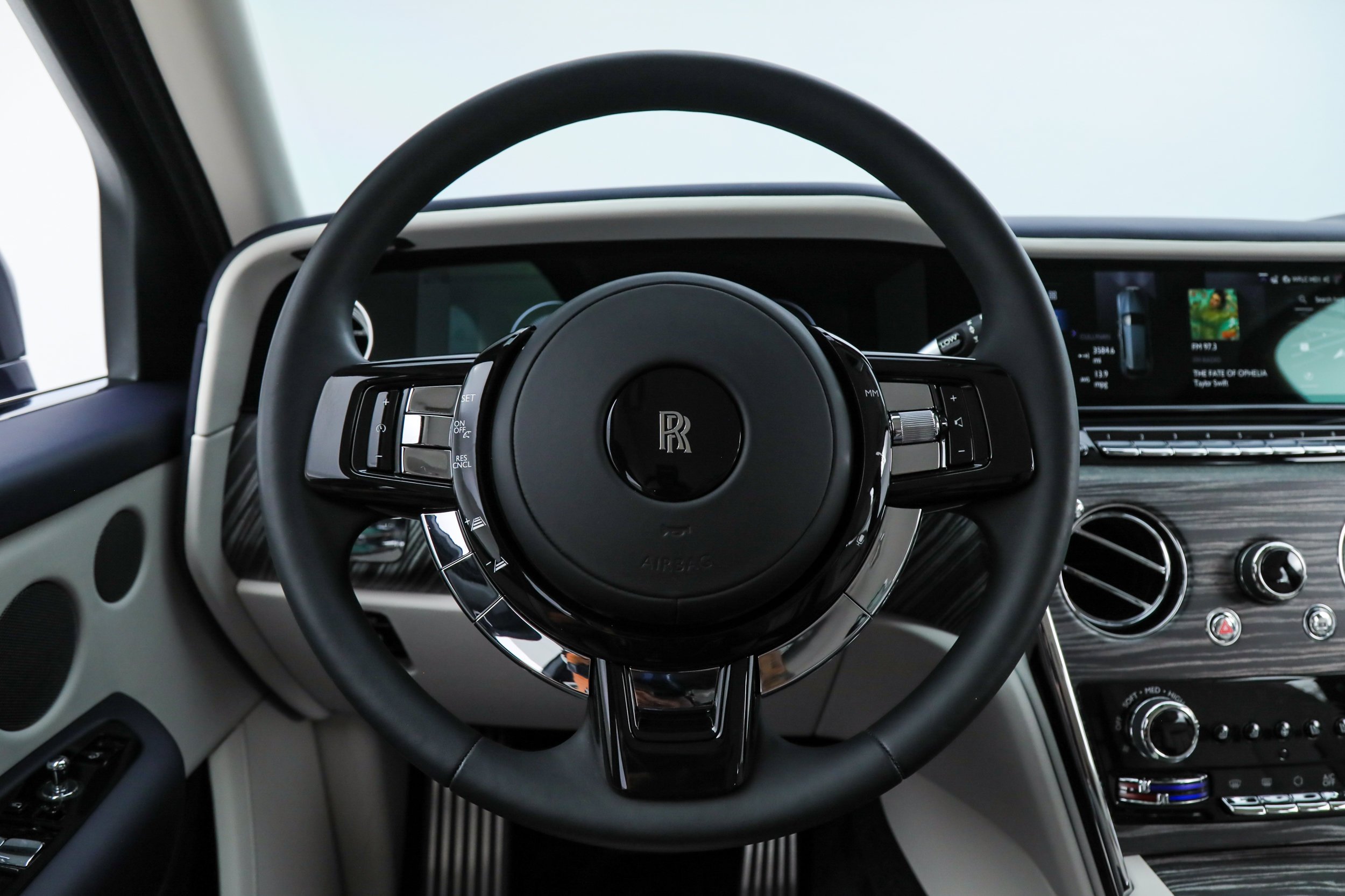 Used 2026 Blue Rolls-Royce  image 27