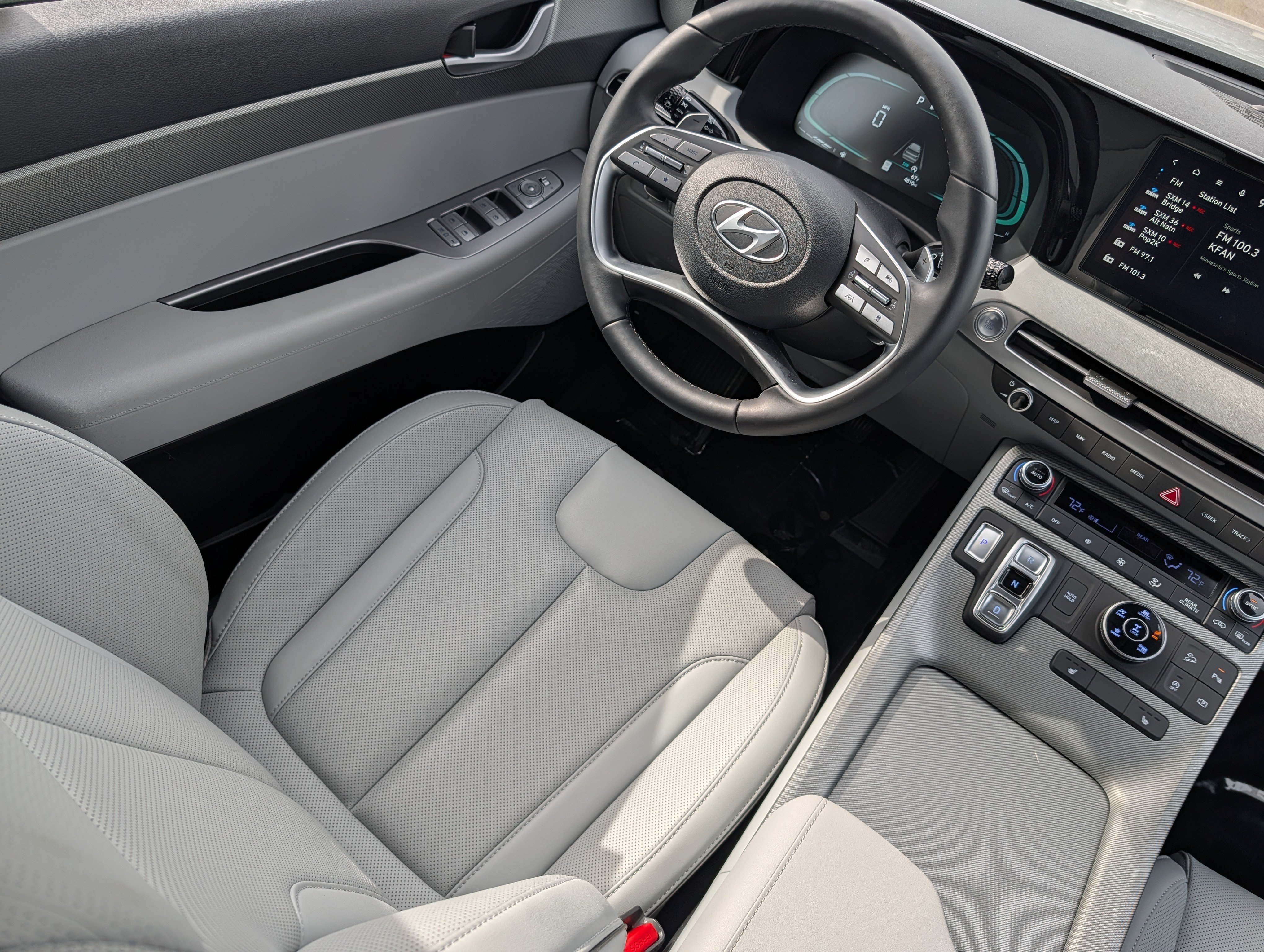 Certified Used 2025 Typhoon Silver Hyundai SEL image 9