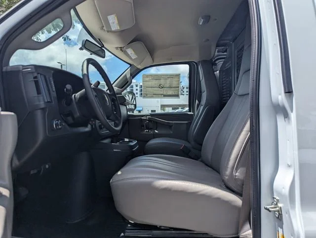 2025 Chevrolet Express Cargo Work Van - Photo 6