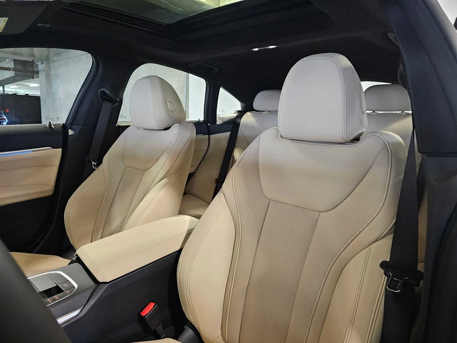 New 2026 Cape York Green Metallic BMW xDrive40 image 31