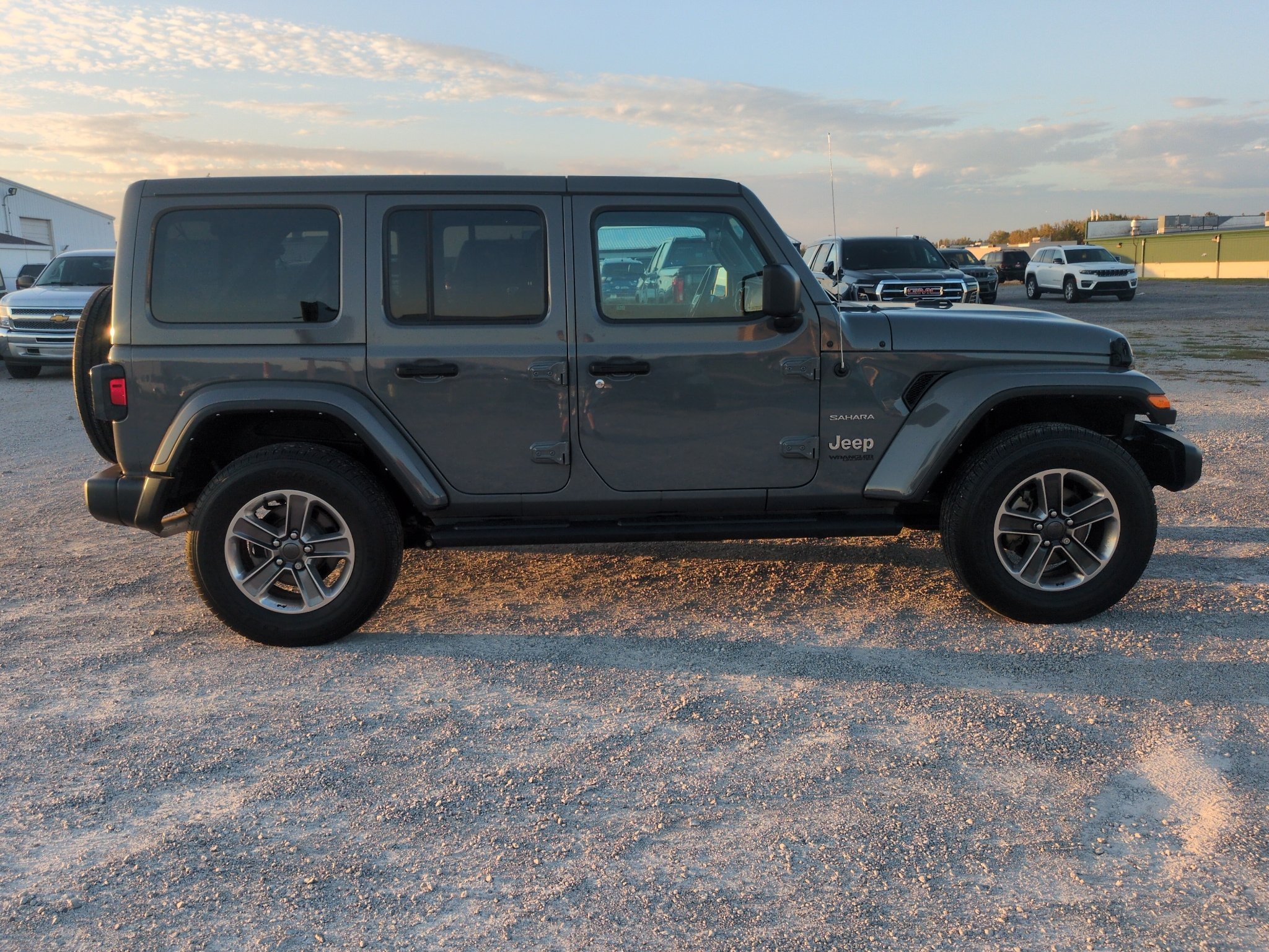 Used 2021 Sting-Grey Jeep Unlimited Sahara image 4