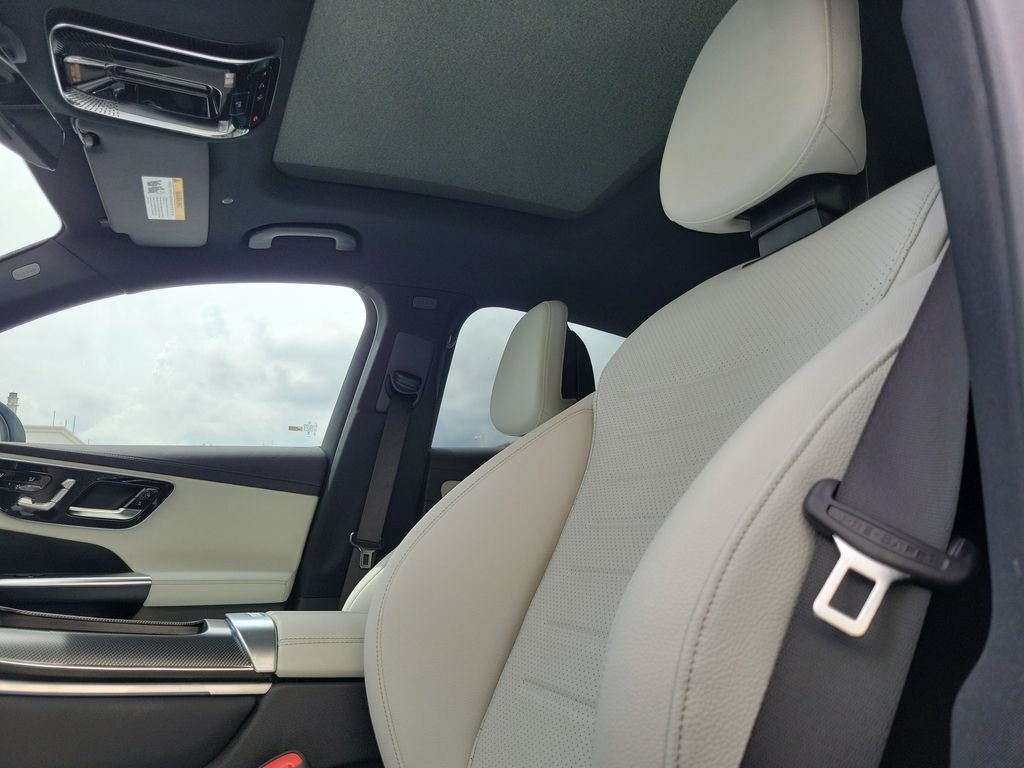 New 2027 MANUFAKTUR Moonlight White Metallic Mercedes-Benz GLC 300 image 21