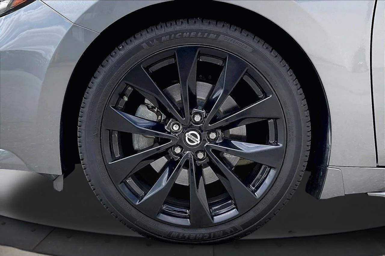 Certified Used 2021 Gray Nissan SR image 33