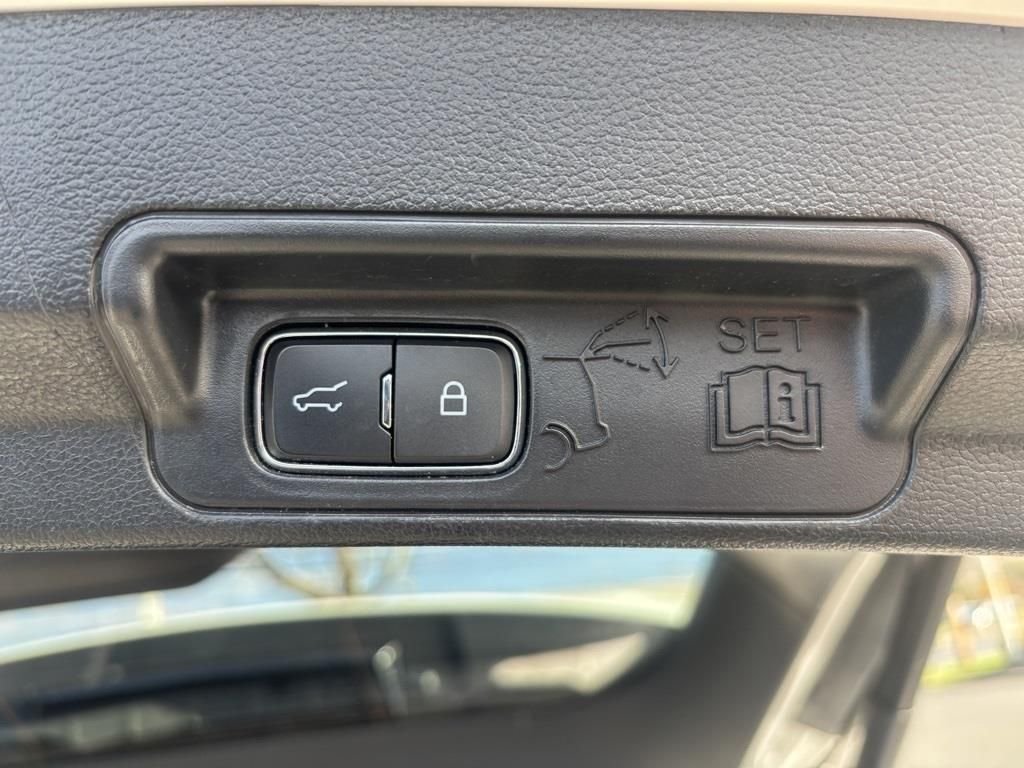 Certified Used 2022 White Metallic Ford XLT image 57