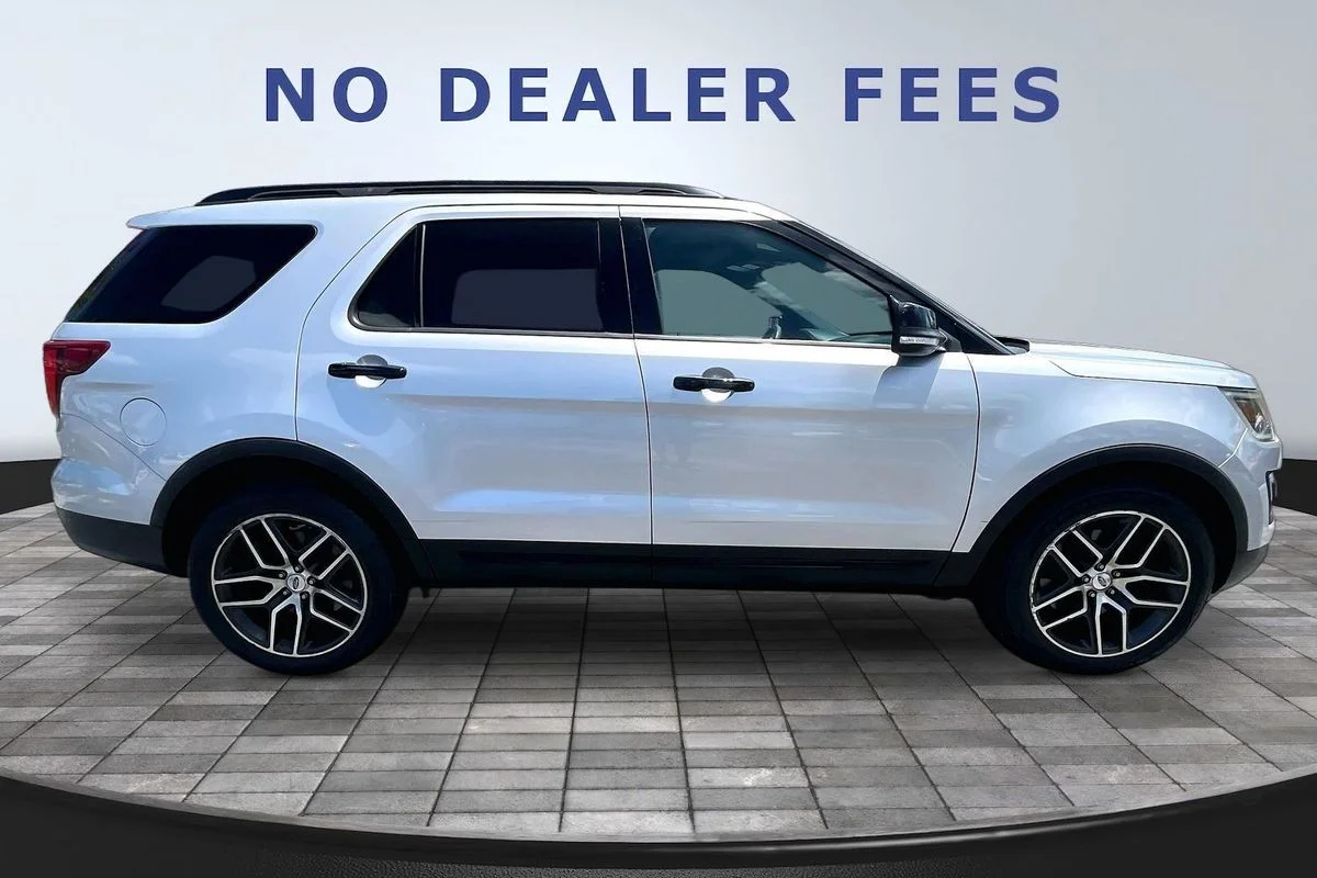 Used 2017  Ford Sport image 32