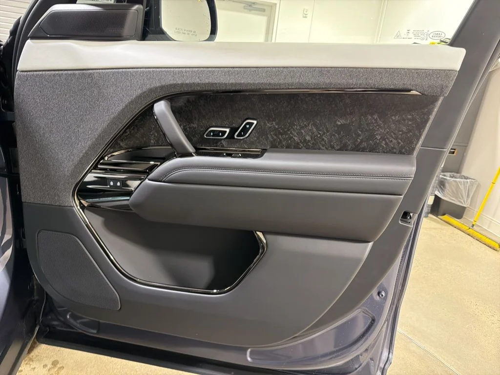 New 2026 Varesine Blue Land Rover Dynamic SE P530 V8 image 22