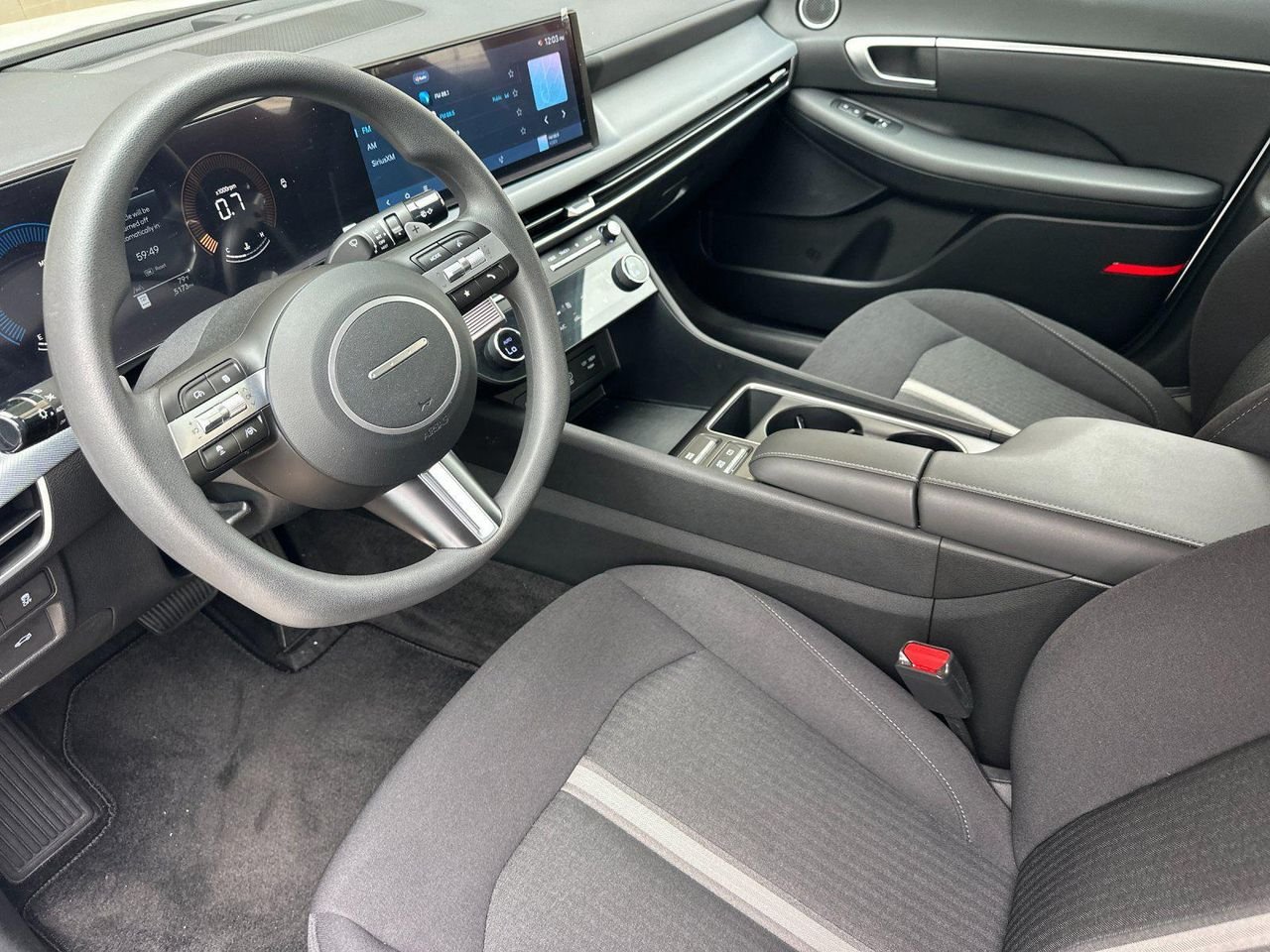 New 2025 White Hyundai SEL image 9