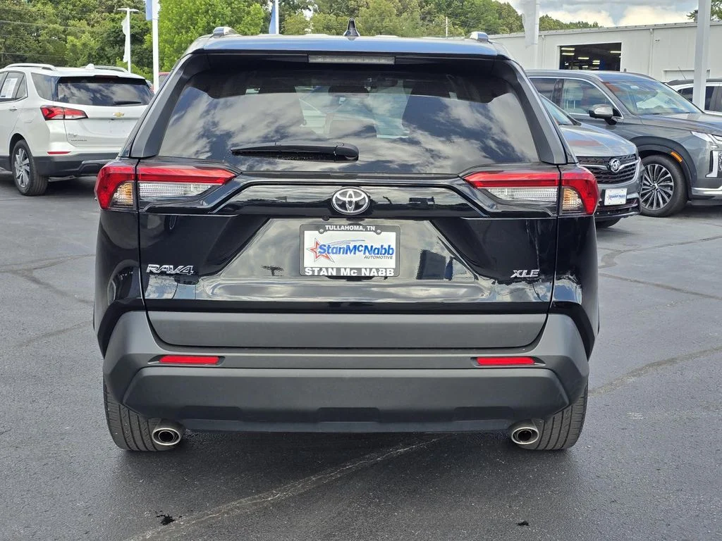 Used 2022 Midnight Black Metallic Toyota XLE Premium image 6